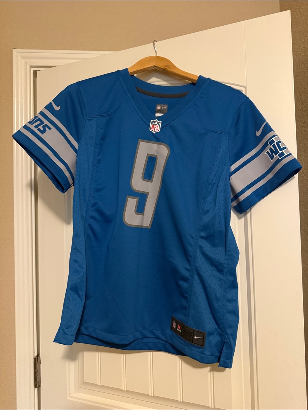 Nike Women’s Detroit Lions Stafford jersey